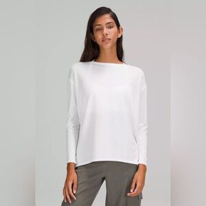 Lululemon back in action long sleeve!! Not sold in this style anymore! Size 6 🤍